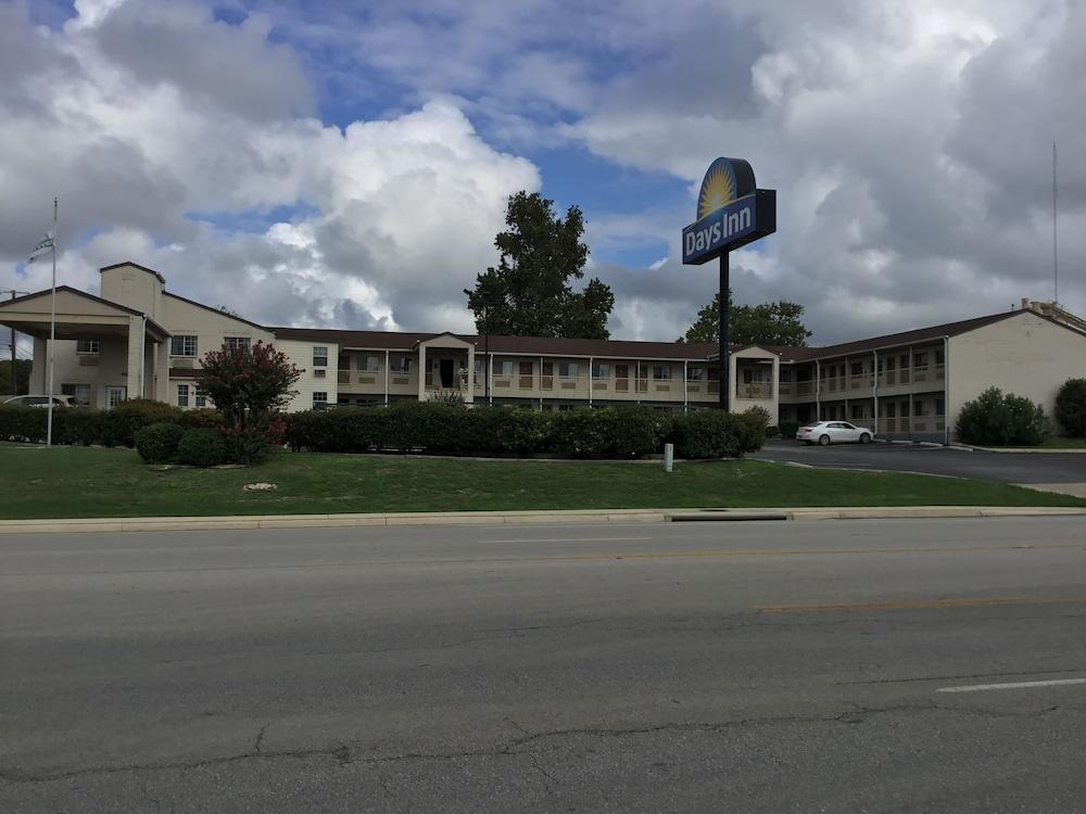 Days Inn by Wyndham Kerrville Eksteriør bilde